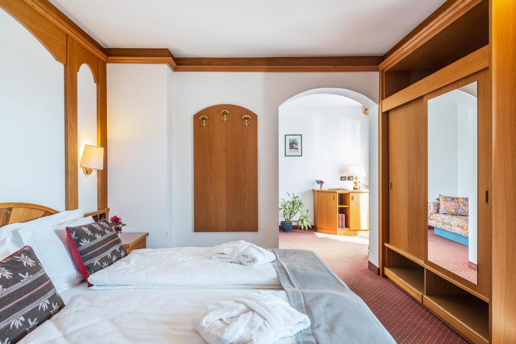 Hotel Meida ポッツァ・ディ・ファッサ エクステリア 写真