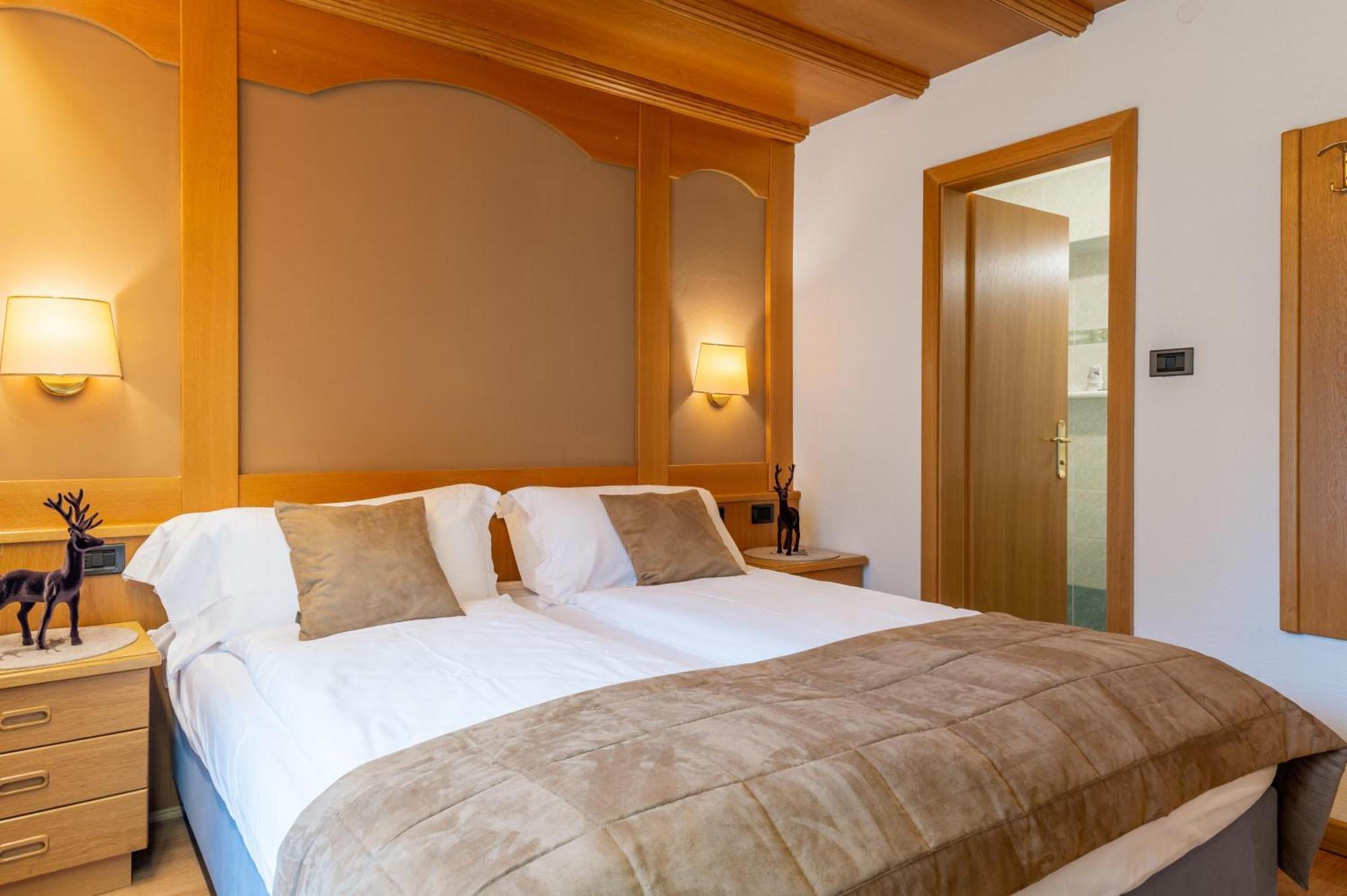 Hotel Meida ポッツァ・ディ・ファッサ エクステリア 写真