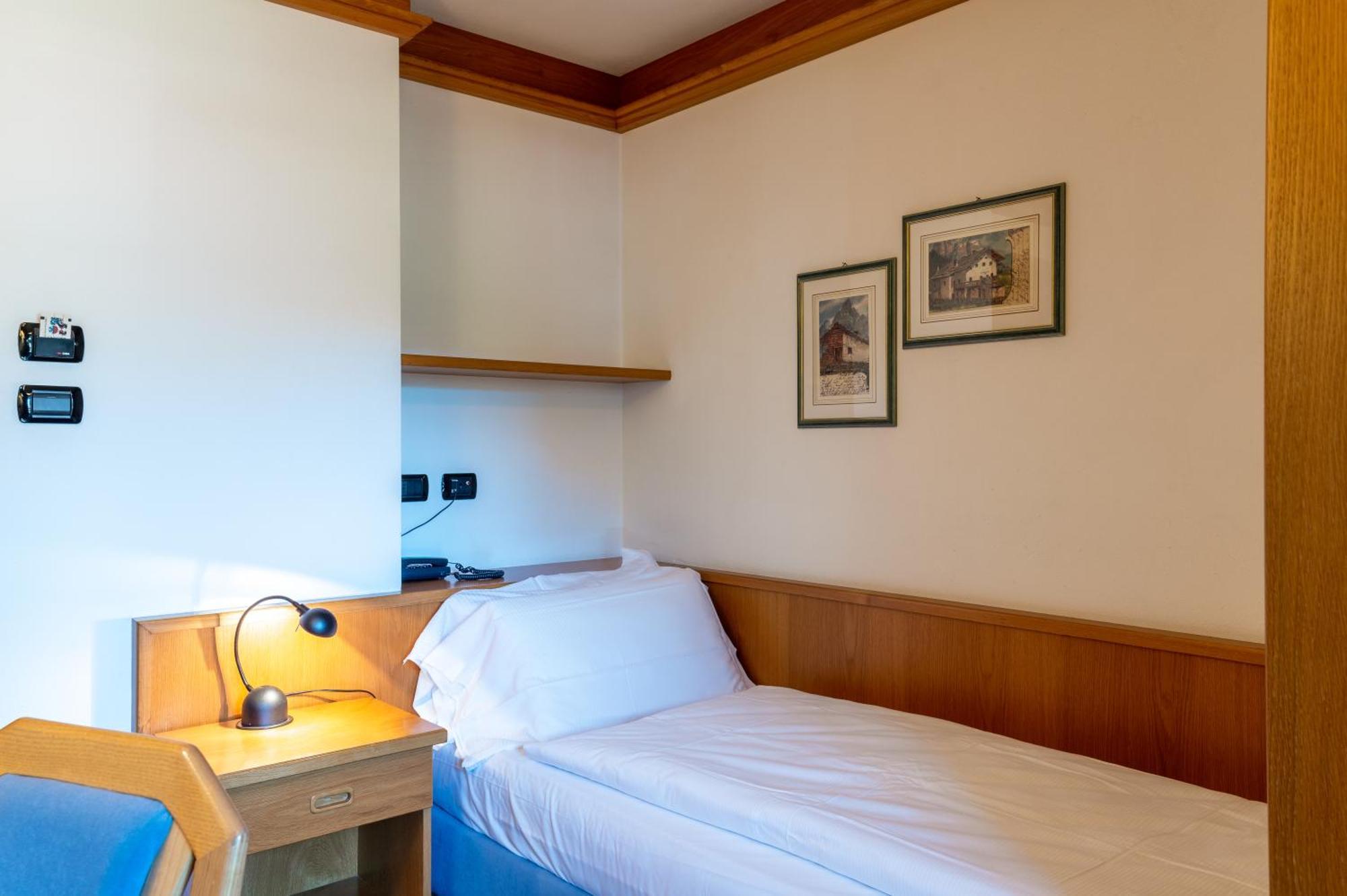Hotel Meida ポッツァ・ディ・ファッサ エクステリア 写真